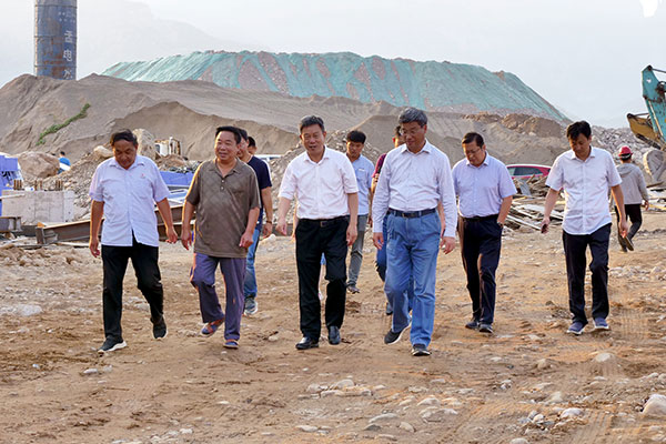 輝縣市委書(shū)記郭書(shū)佩參觀(guān)考察