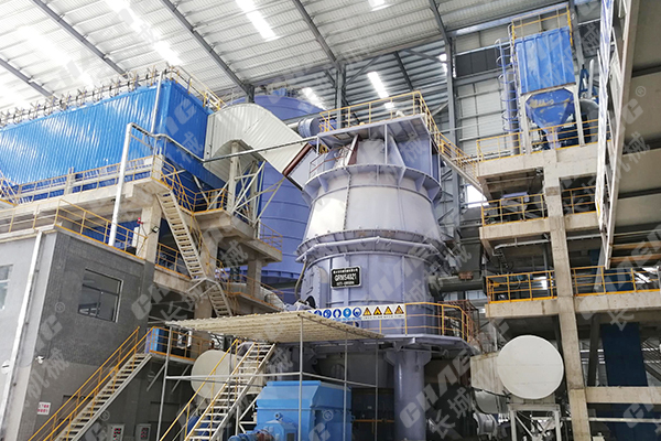 礦渣立磨機(jī)現(xiàn)場(chǎng)