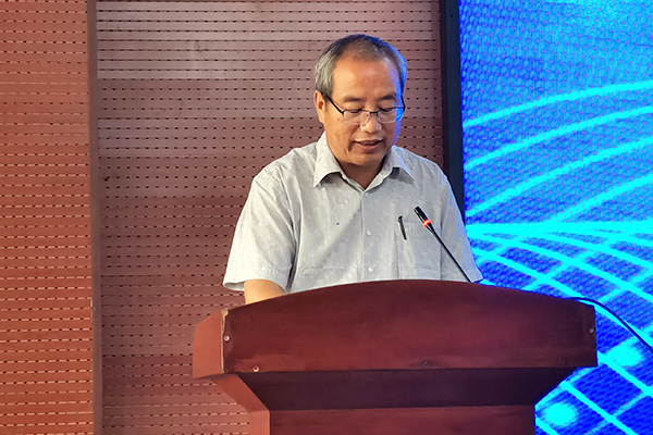 *教師團隊代表——魏子貴發(fā)言