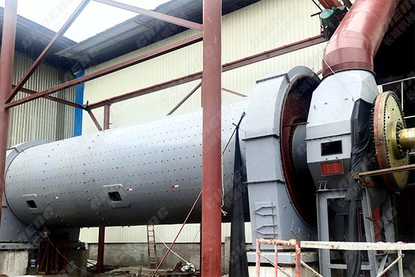 廣西φ3.8m水泥磨項目安裝現場 廣西φ3.8m水泥磨項目安裝現場