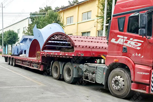 湖北年產(chǎn)60萬(wàn)噸鋼渣線搖臂、磨輥等發(fā)貨