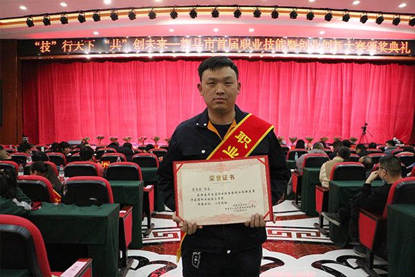 趙瑩榮獲一等獎 趙瑩榮獲一等獎